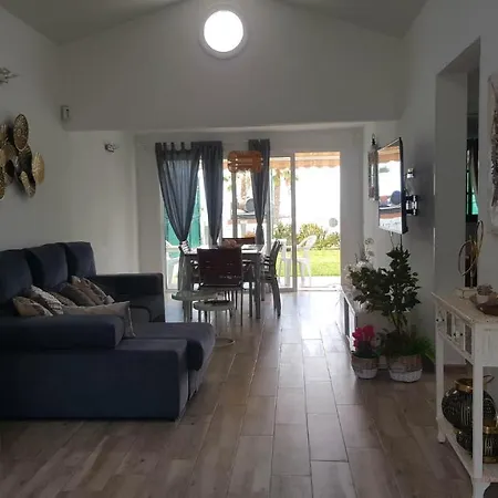 Enjoy Days Of Dreams In Paradise, 2 Bedroom With Pool Holiday home